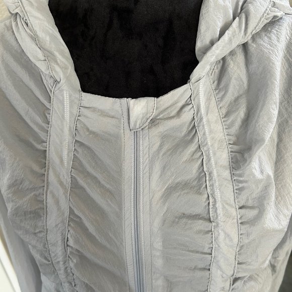 Fabletics Donovan Windbreaker - Size M - Picture 5 of 9